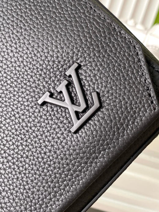 夏季特惠💰800 原单LV M24769 尺寸：22×16.5×7cm TAKEOFF 全皮邮差包 变码芯片 商品图4