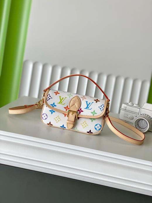 夏季特惠💰760 原单LV M14194 尺寸：19x10.5x6cm NANO DIANE 法棍包 变码芯片 商品图0