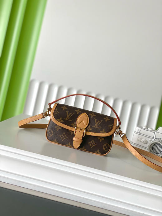 夏季特惠💰720 原单LV M83298 尺寸：19×10.5×6cm NANO DIANE 迷你法棍包 变码芯片 商品图0