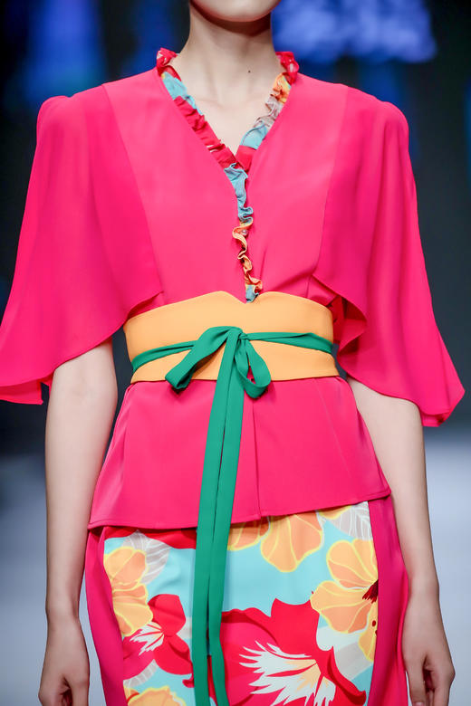 2202056 玫香暗影半裙 雾境，温馨提示：图片为走秀版，大货版型稍作调整更适用于日常穿着。此款半裙稍微改了款式 商品图3