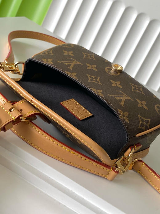 夏季特惠💰720 原单LV M83298 尺寸：19×10.5×6cm NANO DIANE 迷你法棍包 变码芯片 商品图7