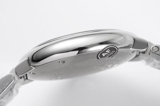 AF——卡地亚33mm蓝气球系列腕表
【表壳】直径33毫米，原装一致！精钢材质表壳，最顶级蓝宝水晶镜面月牙开口一模一样。全部可与原装正品手表零件互换！精细无比！整个手表基于正品原版开模的copy版本❕ 商品图10