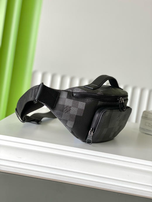 夏季特惠💰760 原单LV M14920 尺寸：30×15×8cm RUSH 黑格迷彩腰包 变码芯片 商品图1