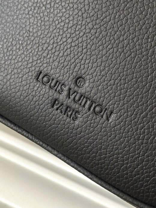 夏季特惠💰1050 原单LV M58951 尺寸：25×19×15cm SPEEDY 全皮枕头包 变码芯片 商品图6