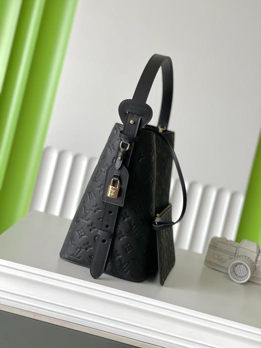 夏季特惠💰930 原单LV M13044 尺寸：31×26×18cm ALL IN 大号全皮水桶包 变码芯片 商品图1