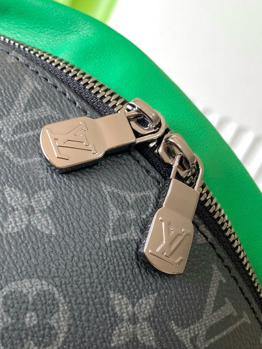 夏季特惠💰730 原单LV M25924 尺寸：44×15×9cm DISCOVERY 黑花腰包 变码芯片 商品图6