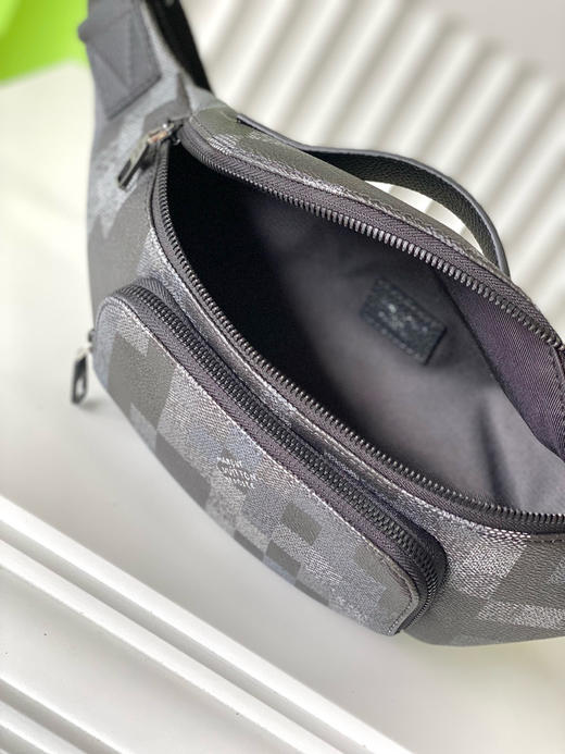 夏季特惠💰760 原单LV M14920 尺寸：30×15×8cm RUSH 黑格迷彩腰包 变码芯片 商品图7