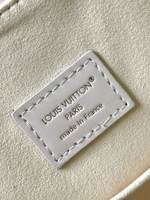 夏季特惠💰1120 原单LV M15113 尺寸：20×22×14cm BACKUP 全皮双肩包 变码芯片 商品图8