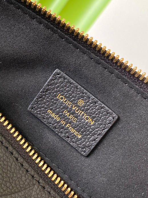 夏季特惠💰1050 原单LV M58951 尺寸：25×19×15cm SPEEDY 全皮枕头包 变码芯片 商品图8