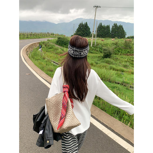 【110元任选2件】现货！慵懒风英文印花圆领长袖T恤 商品图4