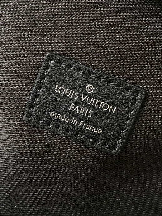 夏季特惠💰780 原单LV M11703 尺寸：30×16×5.7cm AUENUE 灰花单肩胸包 变码芯片 商品图8