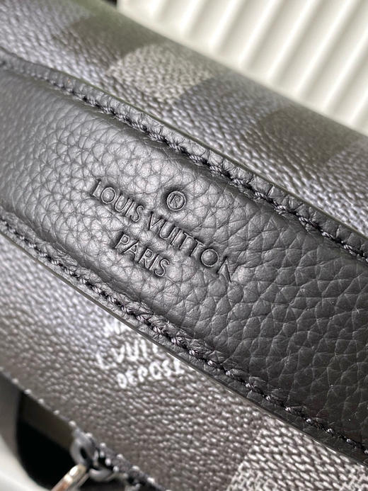 夏季特惠💰760 原单LV M14920 尺寸：30×15×8cm RUSH 黑格迷彩腰包 变码芯片 商品图4