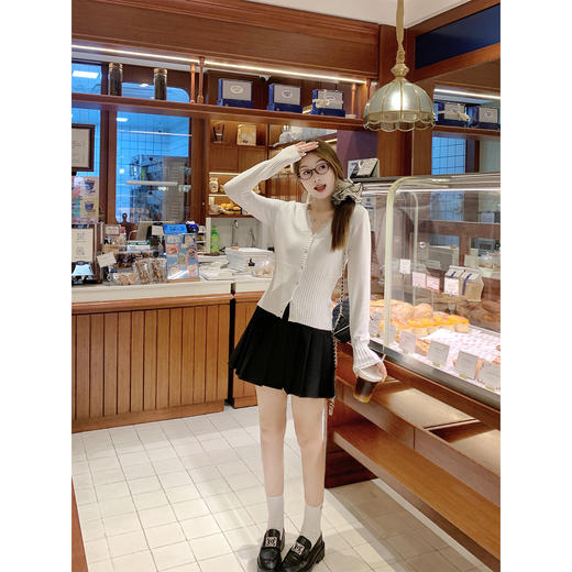 <曾小咸推荐>3.20现货秒杀 ！微信超特价！韩系V领蕾丝拼接针织衫 日常169.99 立减90 秒杀79.99！！ 商品图1