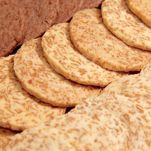 ADOL挚爱礼盒 （黄油薄脆曲奇288g*1罐 +艾许黄油蕾丝曲奇200g*1罐 套餐） 商品图4