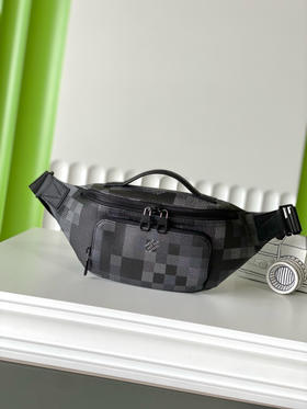 夏季特惠💰760 原单LV M14920 尺寸：30×15×8cm RUSH 黑格迷彩腰包 变码芯片