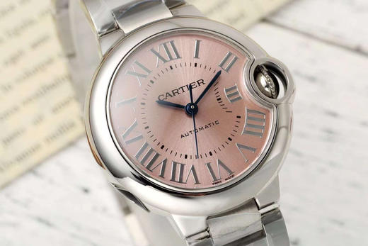 AF——卡地亚33mm蓝气球系列腕表
【表壳】直径33毫米，原装一致！精钢材质表壳，最顶级蓝宝水晶镜面月牙开口一模一样。全部可与原装正品手表零件互换！精细无比！整个手表基于正品原版开模的copy版本❕ 商品图2