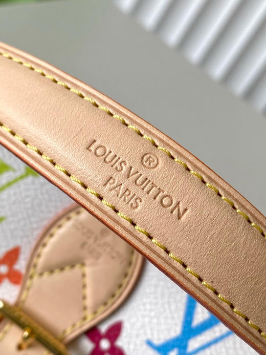 夏季特惠💰760 原单LV M14194 尺寸：19x10.5x6cm NANO DIANE 法棍包 变码芯片 商品图6