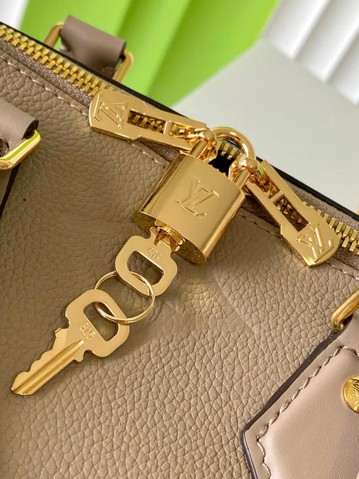 夏季特惠💰1050 原单LV M59273 尺寸：25×19×15cm SPEEDY 全皮枕头包 变码芯片 商品图6