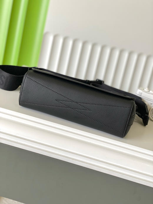 夏季特惠💰850 原单LV M57080 尺寸：28×24×10cm TAKEOFF 全皮邮差包 变码芯片 商品图3