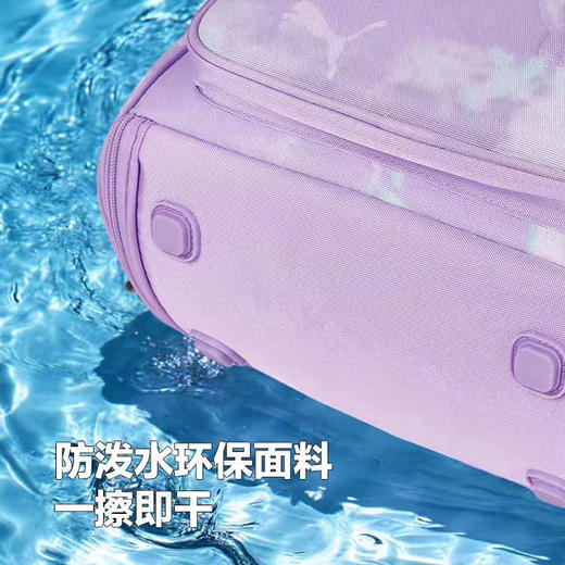 【儿童书包 | PUMA/彪马新款双肩包】 采用防泼水材料，一体式减压双肩包，6s护脊背负更轻松，72颗按摩珠舒缓肩带，肩带加宽加厚分散压力，一片式全开设计，清洗更方便，3M反光条，守护宝贝安全。 商品图9