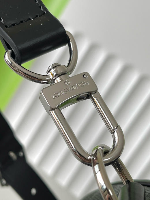 夏季特惠💰900 原单LV N41418 尺寸：45×27×20cm KEEPALL 黑格旅行袋 变码芯片 商品图4