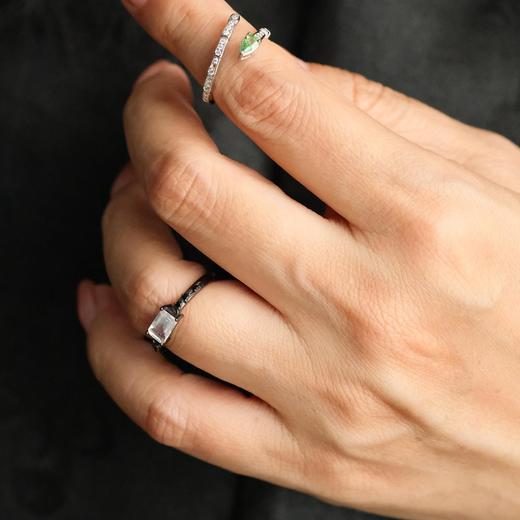 天然沙弗莱纯银镶嵌蛇形开口戒指 售完无 商品图0