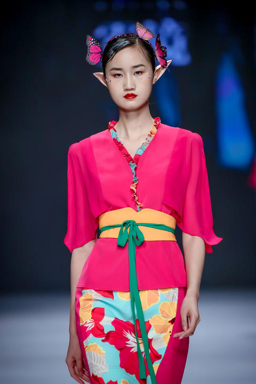 2202056 玫香暗影半裙 雾境，温馨提示：图片为走秀版，大货版型稍作调整更适用于日常穿着。此款半裙稍微改了款式 商品图2