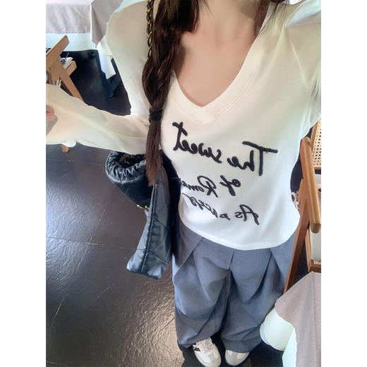 <曾小咸推荐>现货秒杀 ！微信超特价！纯欲风英文V领长袖T恤 日常129.99 立减60 秒杀69.99！！西装裤 秒杀89.99！！ 商品图1