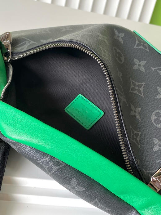 夏季特惠💰730 原单LV M25924 尺寸：44×15×9cm DISCOVERY 黑花腰包 变码芯片 商品图7