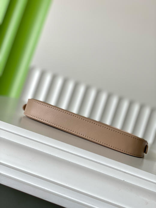 夏季特惠💰760 原单LV M25784 尺寸：23×10×4cm Pochette LV Bloom 腋下包 变码芯片 商品图3