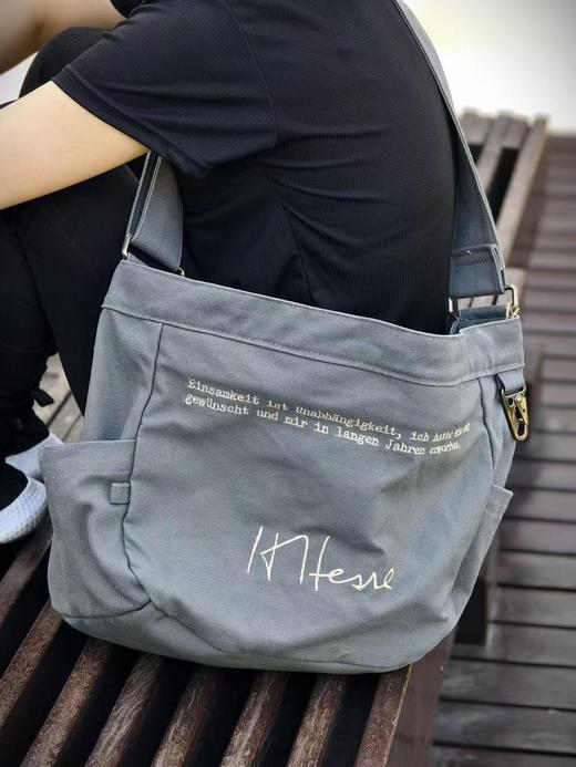 黑塞复古刺绣工装包 可选棕色/灰色  黑塞护书袋 商品图3