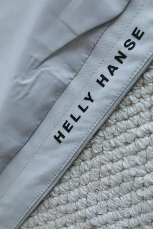 原单正品 HELLY HANSEN/HH情侣款轻量防水连帽户外薄款夹克外套
尺码M-XXL 商品图5