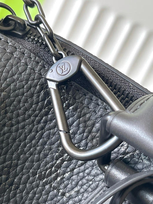 夏季特惠💰1580 原单LV M13904 尺寸：30×21×17cm SPEEDY P9 全皮枕头包 变码芯片 商品图4