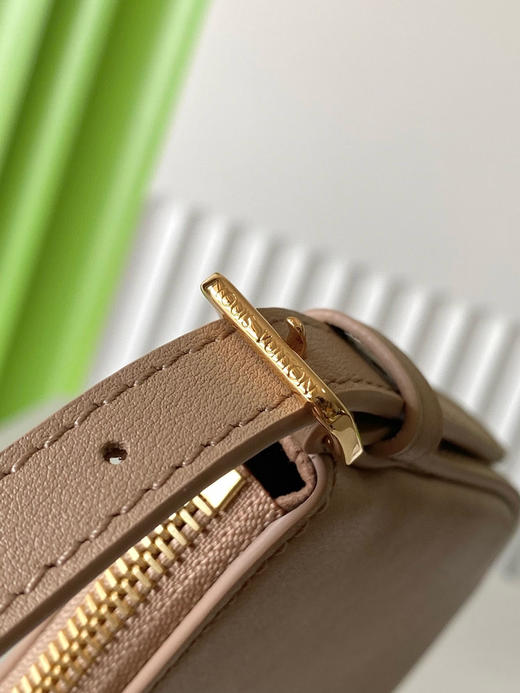 夏季特惠💰760 原单LV M25784 尺寸：23×10×4cm Pochette LV Bloom 腋下包 变码芯片 商品图5