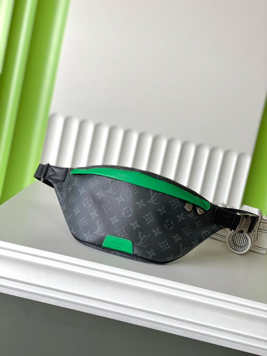 夏季特惠💰730 原单LV M25924 尺寸：44×15×9cm DISCOVERY 黑花腰包 变码芯片 商品图0