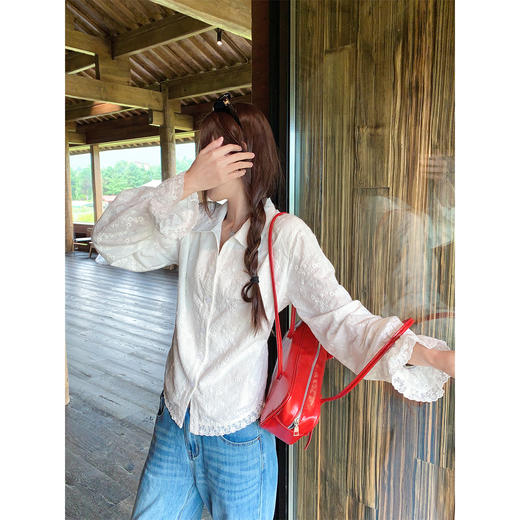 <曾小咸推荐>2.22现货秒杀 ！微信超特价！韩系收腰绣花长袖衬衫 日常219.99 立减130 秒杀89.99！！ 商品图1