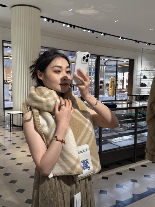 【代购级 出入专柜无压力】全智贤同款Burberry格纹围巾 温温柔柔的奶茶色，和秋冬的适配度太高了！ 商品图3