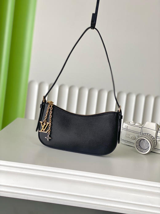 夏季特惠💰760 原单LV M25525 尺寸：23×10×4cm Pochette LV Bloom 腋下包 变码芯片 商品图0