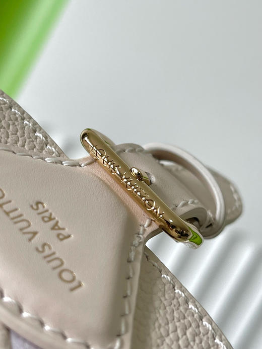 夏季特惠💰1120 原单LV M15113 尺寸：20×22×14cm BACKUP 全皮双肩包 变码芯片 商品图5