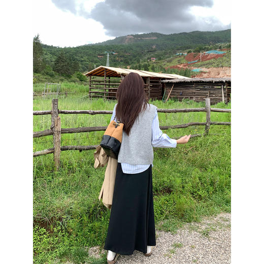 <曾小咸推荐>3.19现货秒杀 ！微信超特价！韩系纯色V领毛织背心 日常129.99 立减70 秒杀59.99！！ 蓝白条纹衬衫 秒杀89.99！卡其色中长款风衣 秒杀169.99！！ 商品图4