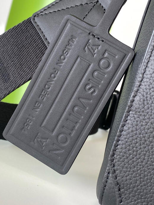 夏季特惠💰850 原单LV M57080 尺寸：28×24×10cm TAKEOFF 全皮邮差包 变码芯片 商品图4