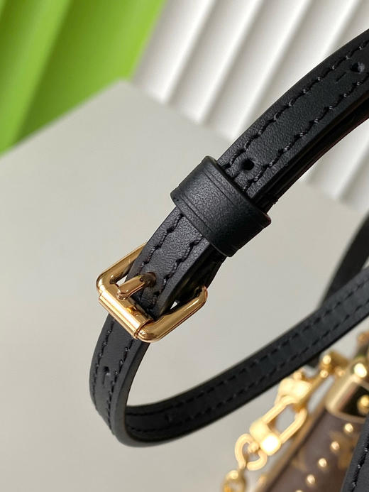 夏季特惠💰880 原单LV M13147 尺寸：23×12×4cm SLIM TRUNK 链条斜挎包 变码芯片 商品图6