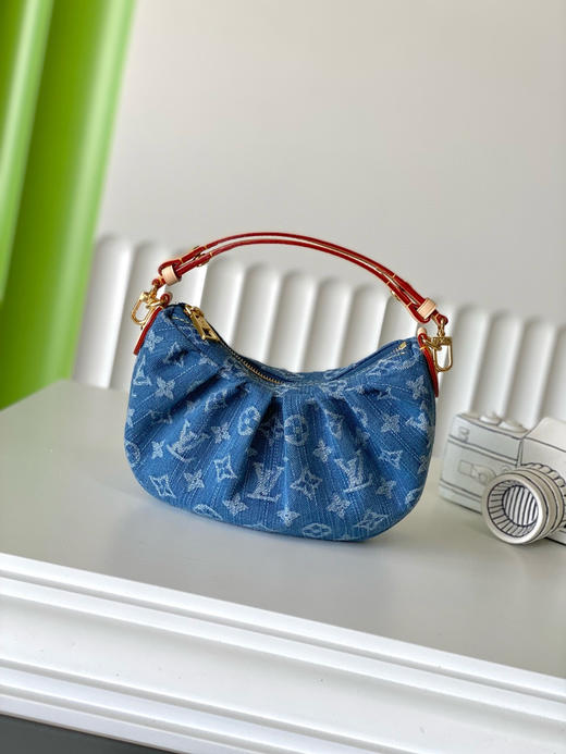 夏季特惠💰720 原单LV M13571 尺寸：21×15×7cm POCHETTE VALLEY 牛仔布手提包 变码芯片 商品图0