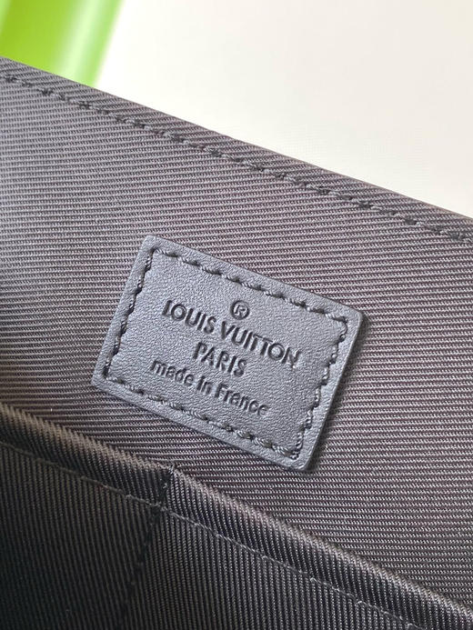 夏季特惠💰850 原单LV M57080 尺寸：28×24×10cm TAKEOFF 全皮邮差包 变码芯片 商品图8