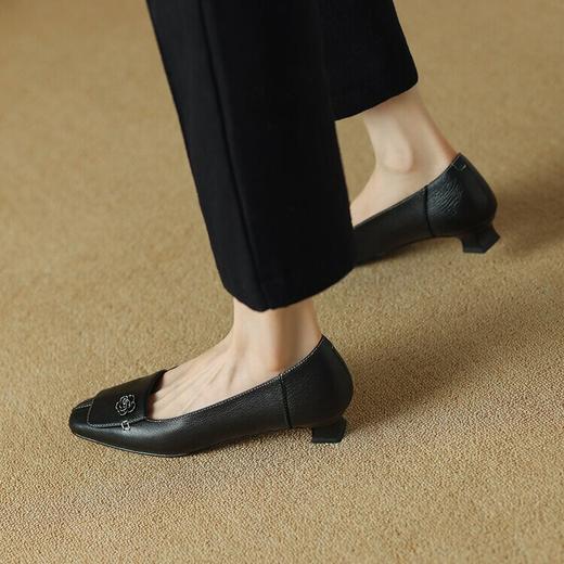 【预售5天】春秋新款羊皮复古风花朵浅口黑色低跟单鞋QQJFG&JZ-1373F 商品图3