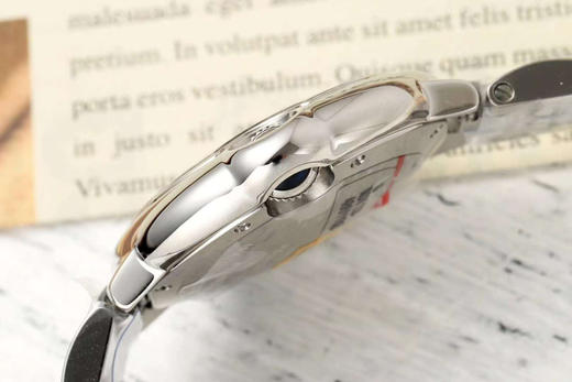 AF——卡地亚33mm蓝气球系列腕表
【表壳】直径33毫米，原装一致！精钢材质表壳，最顶级蓝宝水晶镜面月牙开口一模一样。全部可与原装正品手表零件互换！精细无比！整个手表基于正品原版开模的copy版本❕ 商品图6