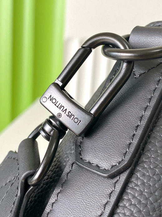 夏季特惠💰800 原单LV M24769 尺寸：22×16.5×7cm TAKEOFF 全皮邮差包 变码芯片 商品图6