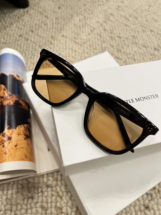 GM By Row墨镜 2025Collection来啦🕶️ 方形中框，线条流畅柔和 男女同款 干练又时尚！ 商品图0