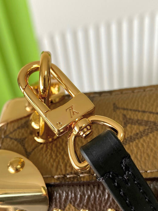 夏季特惠💰880 原单LV M13147 尺寸：23×12×4cm SLIM TRUNK 链条斜挎包 变码芯片 商品图5