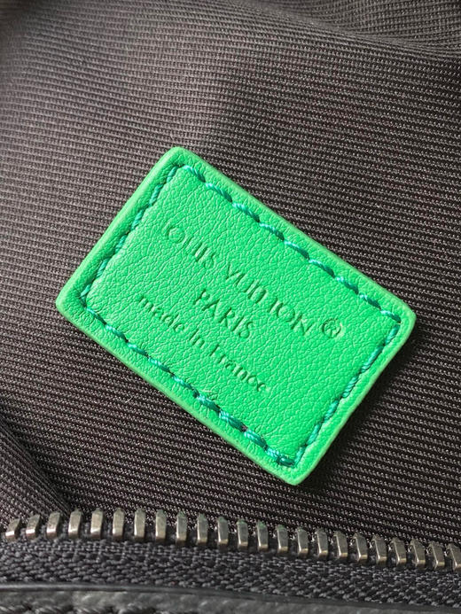 夏季特惠💰730 原单LV M25924 尺寸：44×15×9cm DISCOVERY 黑花腰包 变码芯片 商品图8